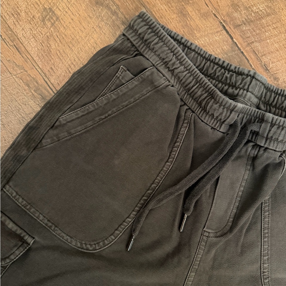 📦 Athleta Farallon Cargo Crop - Picture 5 of 10